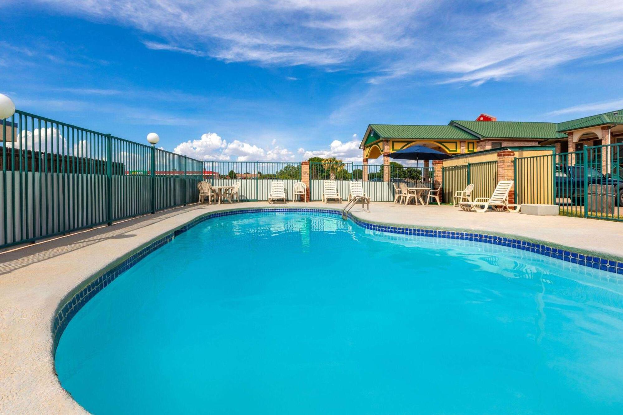 Ramada Limited San Angelo Motell Exteriör bild