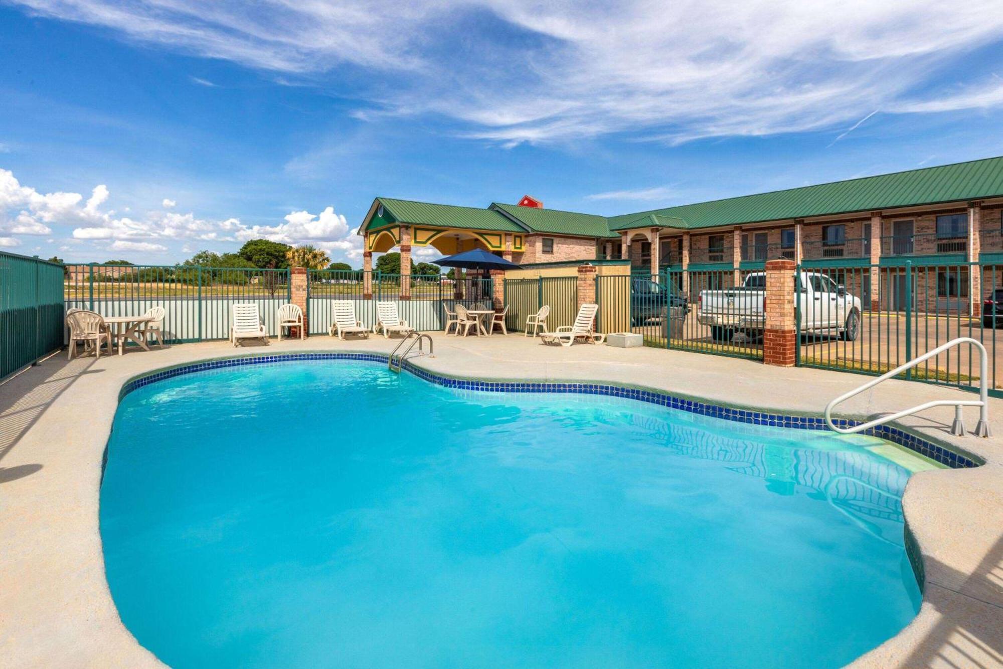 Ramada Limited San Angelo Motell Exteriör bild