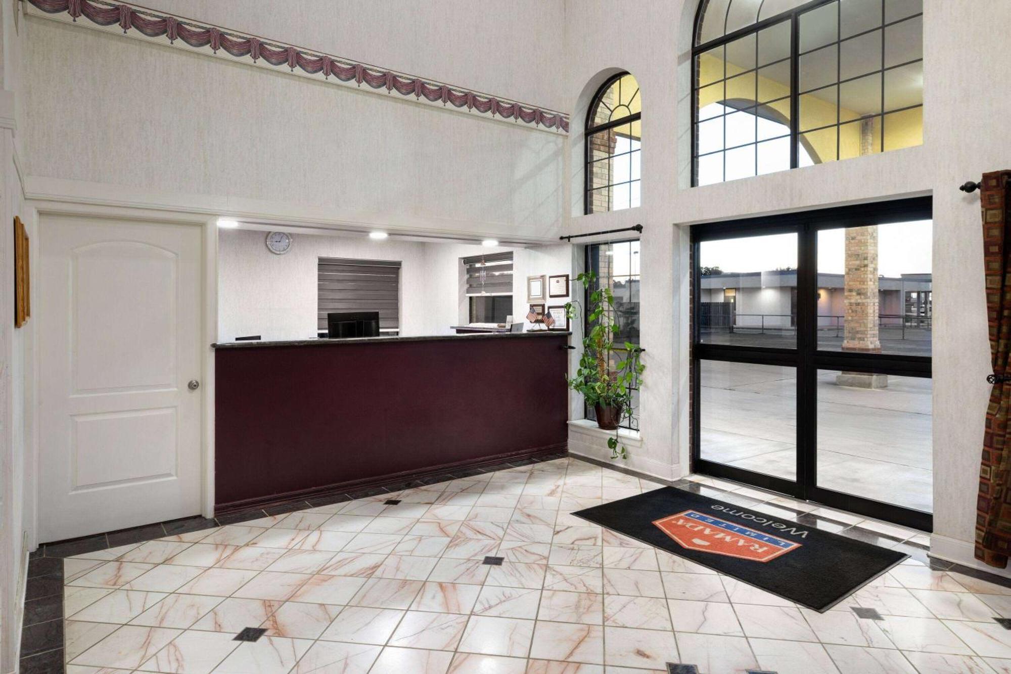 Ramada Limited San Angelo Motell Exteriör bild