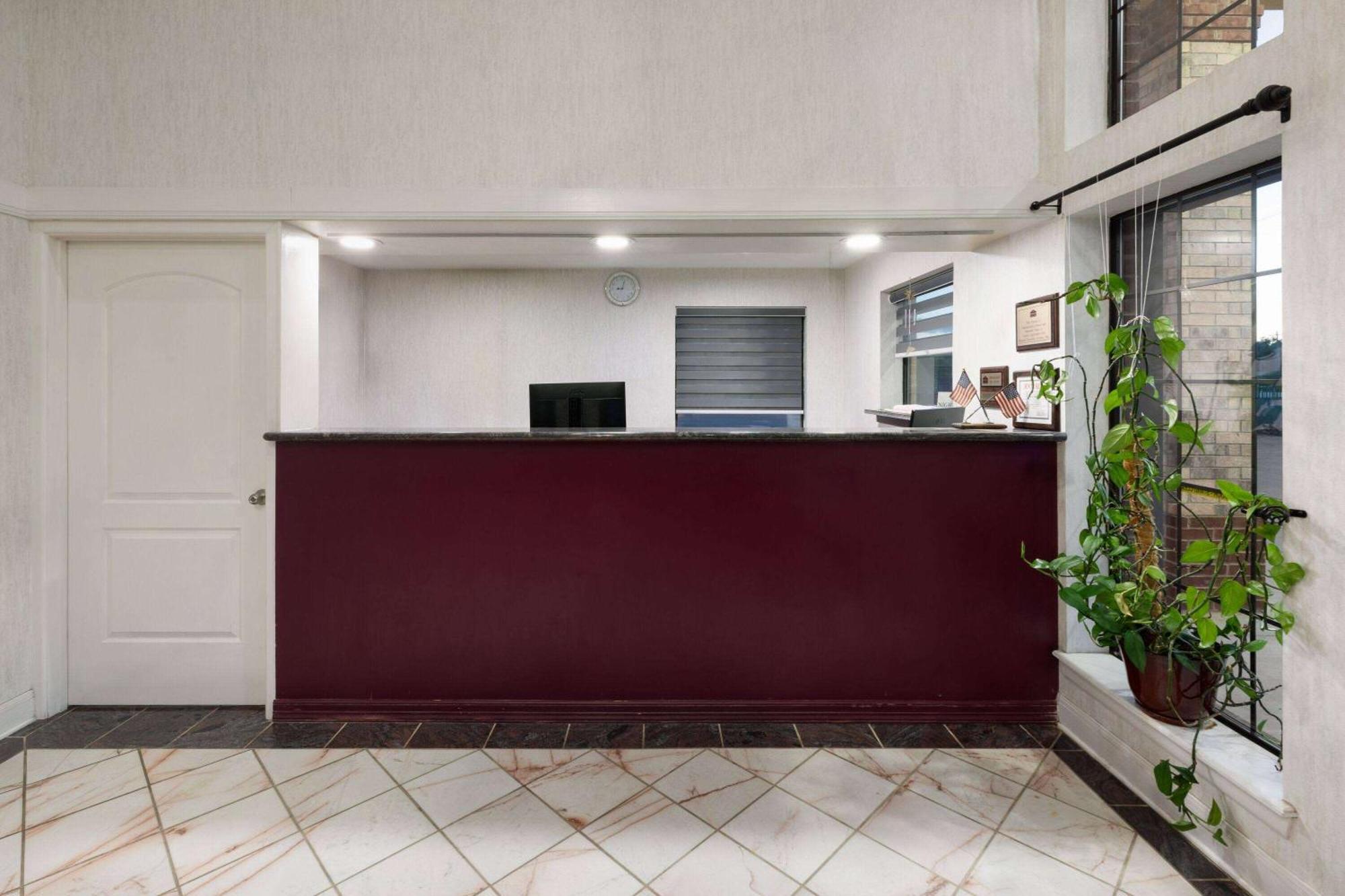 Ramada Limited San Angelo Motell Exteriör bild