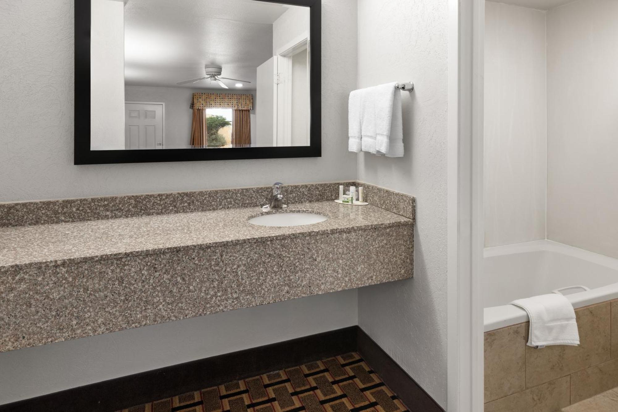 Ramada Limited San Angelo Motell Exteriör bild